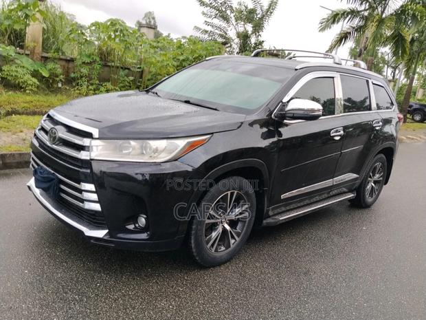 Toyota Highlander LE 4x4 V6 (3.5L 6cyl 8A) 2017 Black