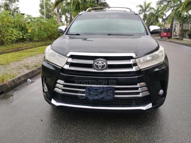 Toyota Highlander LE 4x4 V6 (3.5L 6cyl 8A) 2017 Black