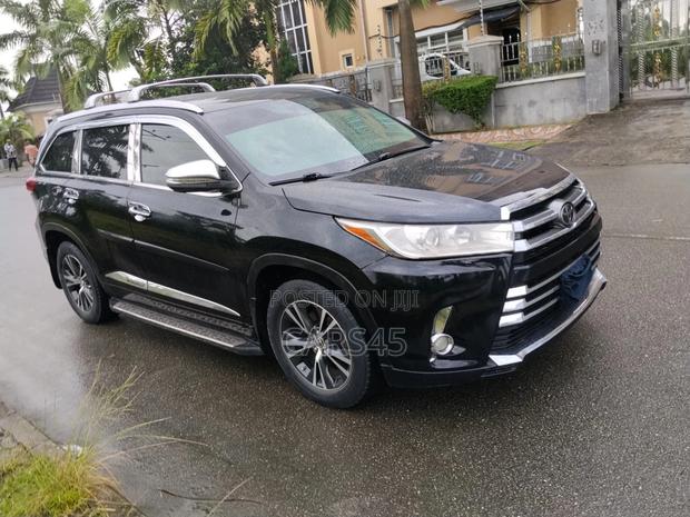 Toyota Highlander LE 4x4 V6 (3.5L 6cyl 8A) 2017 Black