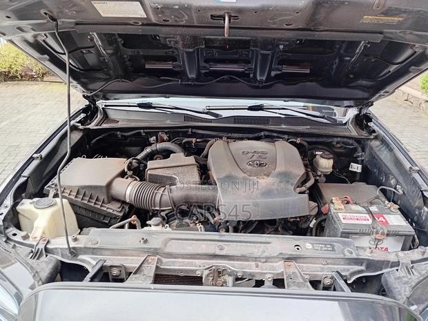 Toyota Tacoma 2017 Gray