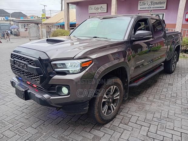 Toyota Tacoma 2017 Gray