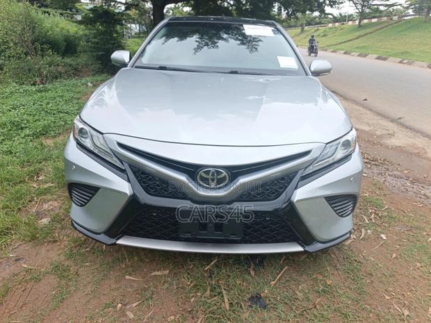 Toyota Camry 2018 Silver