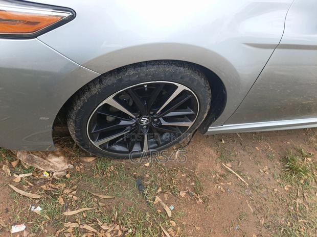 Toyota Camry 2018 Silver