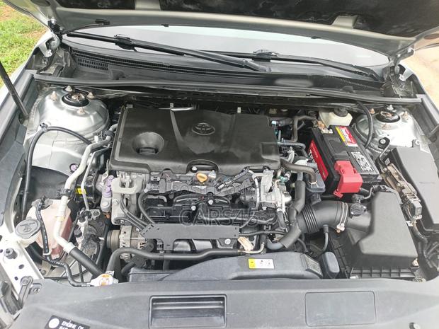 Toyota Camry 2018 Silver