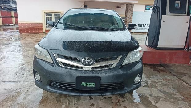 Toyota Corolla 2010 Black