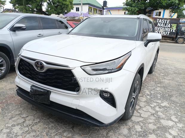 Toyota Highlander XLE AWD 2023 White