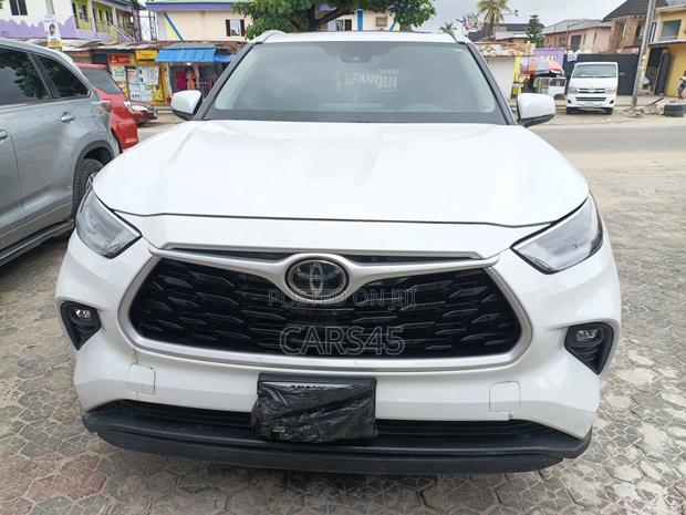 Toyota Highlander XLE AWD 2023 White