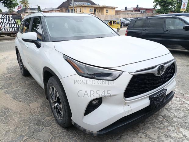 Toyota Highlander XLE AWD 2023 White