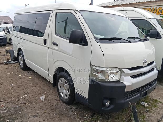 Toyota HiAce 2015 White