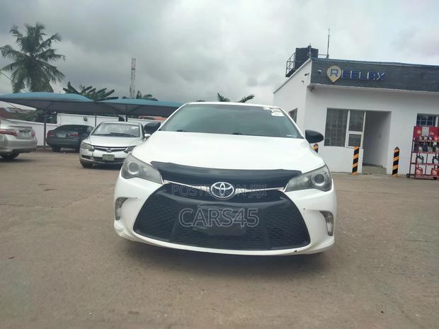 Toyota Camry 2017 White