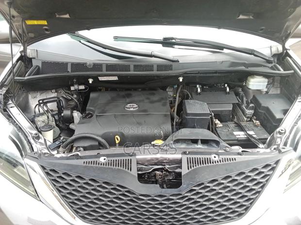 Toyota Sienna 2015 Gray