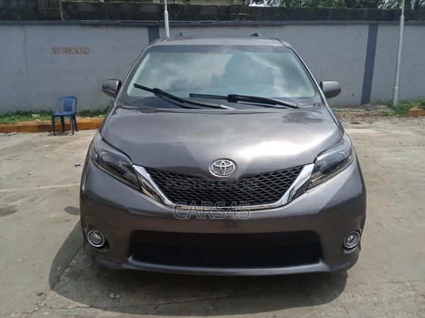 Toyota Sienna 2015 Gray