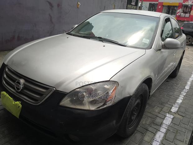 Nissan Altima 2002 Silver