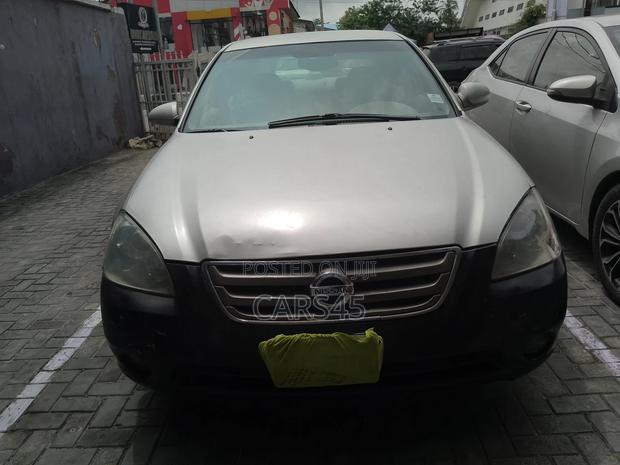 Nissan Altima 2002 Silver