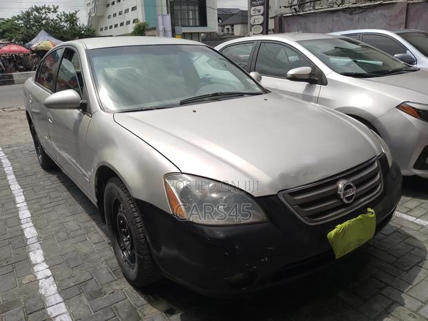 Nissan Altima 2002 Silver