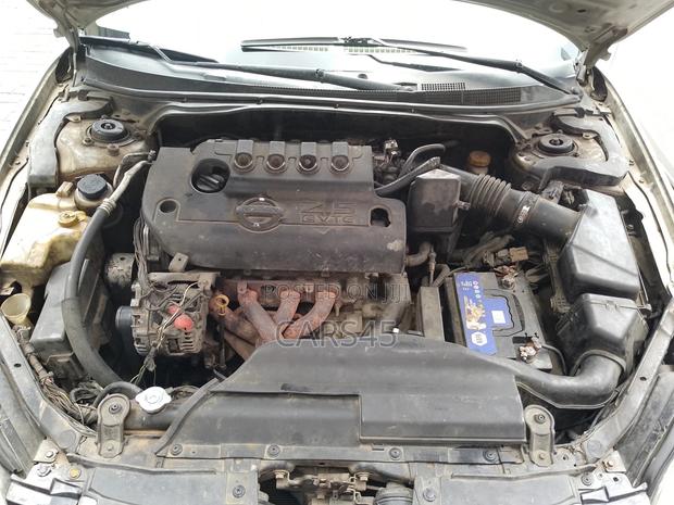 Nissan Altima 2002 Silver