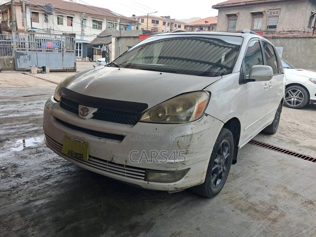 Toyota Sienna 2005 White