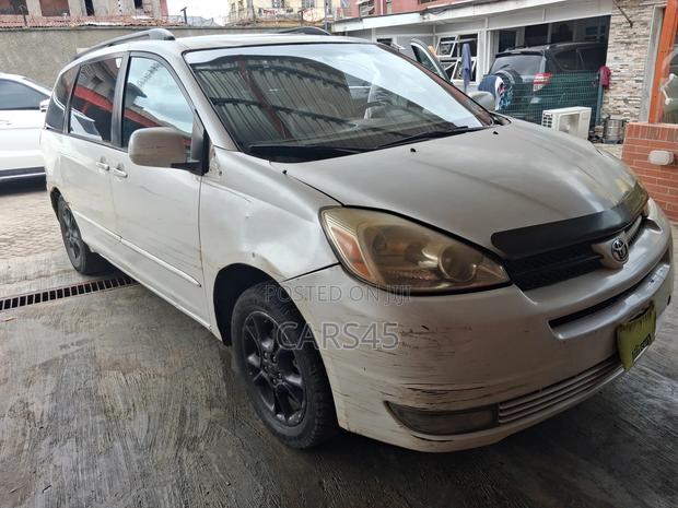 Toyota Sienna 2005 White