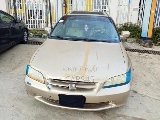 Honda Accord 1999 Gold