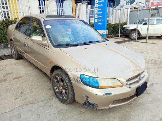 Honda Accord 1999 Gold