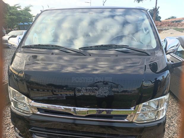 Toyota HiAce 2012 Black
