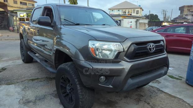 Toyota Tacoma 4dr Double Cab 5.0 ft. SB (2.7L 4cyl 4A) 2015 Gray