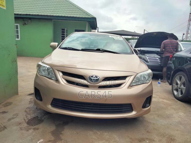 Toyota Corolla 2013 Gold