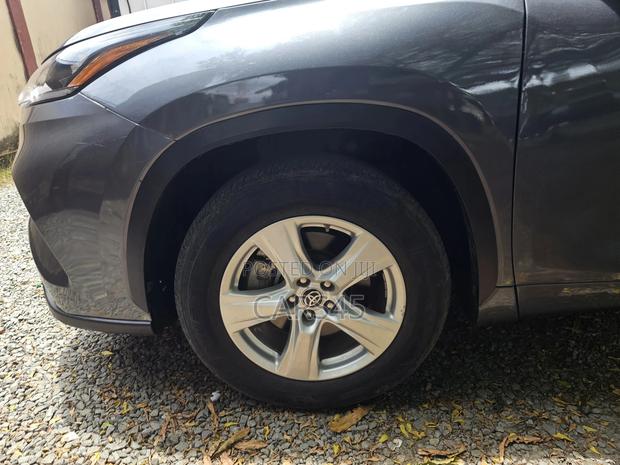 Toyota Highlander 2023 Gray