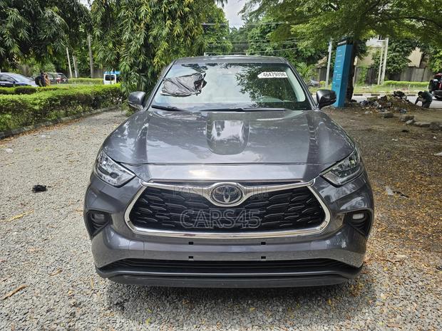 Toyota Highlander 2023 Gray
