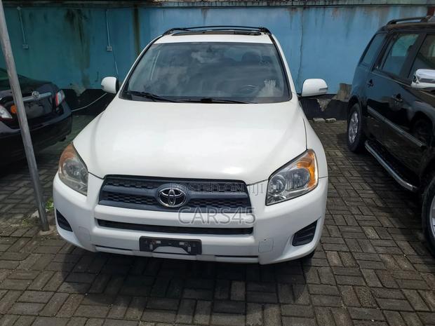 Toyota RAV4 2011 White