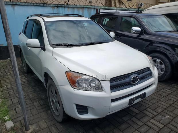 Toyota RAV4 2011 White