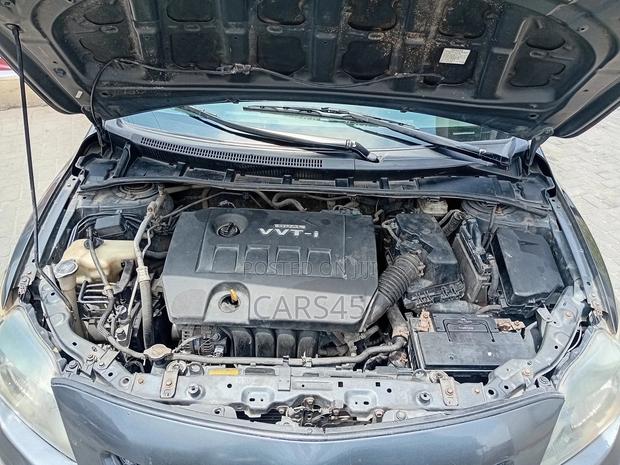 Toyota Corolla 2009 Gray