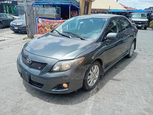 Toyota Corolla 2009 Gray
