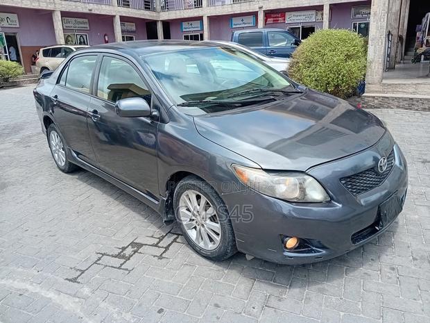 Toyota Corolla 2009 Gray