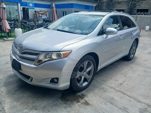 Toyota Venza LE 2010 Silver
