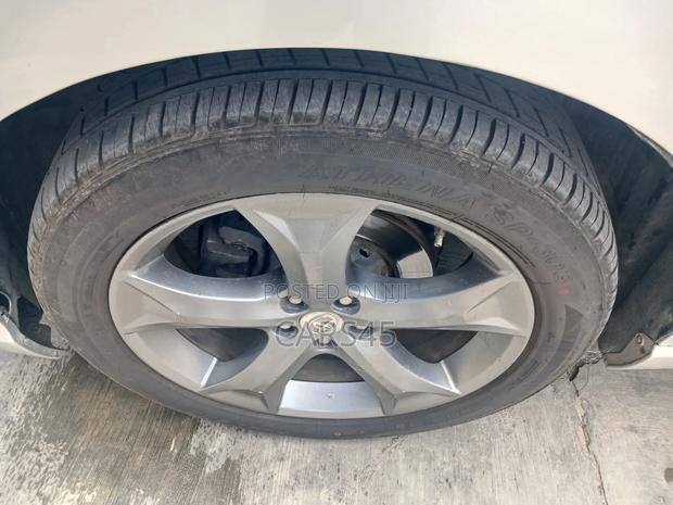 Toyota Venza LE 2010 Silver