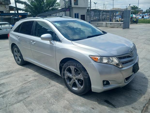Toyota Venza LE 2010 Silver