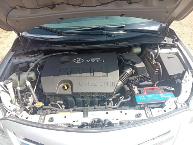 Toyota Corolla 2010 Silver