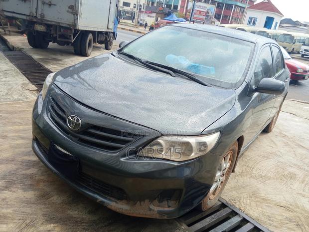 Toyota Corolla 2011 Gray