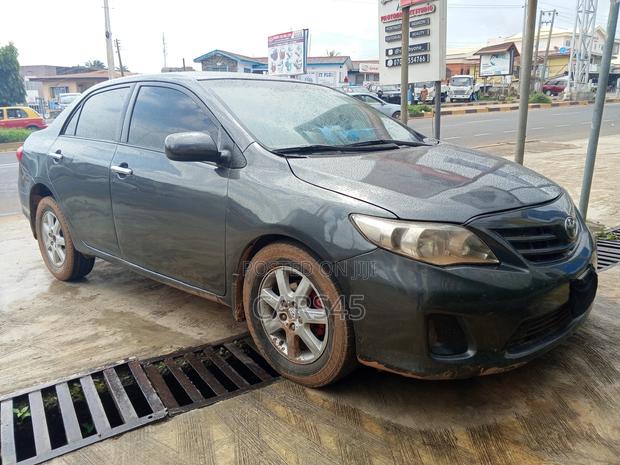 Toyota Corolla 2011 Gray