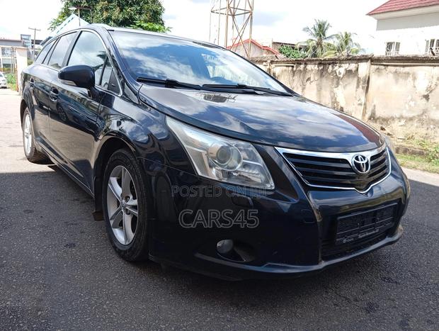Toyota Avensis 2012 Black