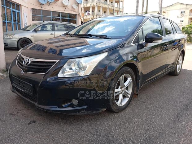 Toyota Avensis 2012 Black