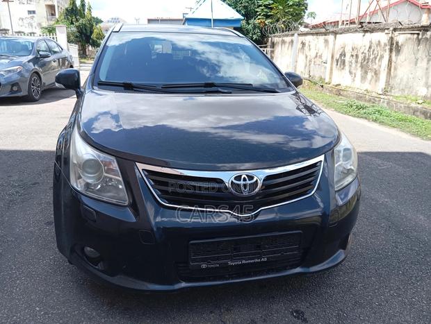 Toyota Avensis 2012 Black