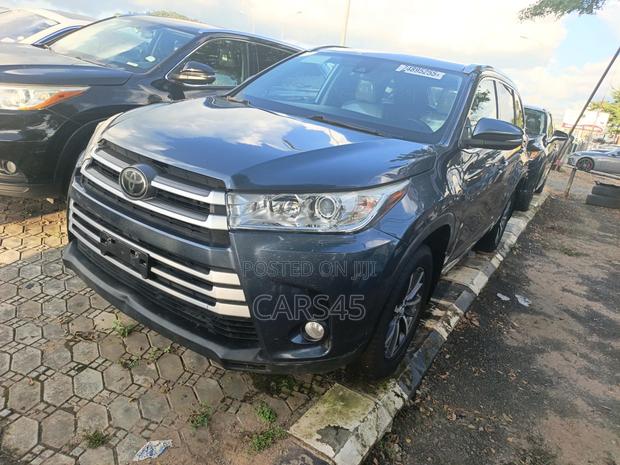 Toyota Highlander 2018 Blue
