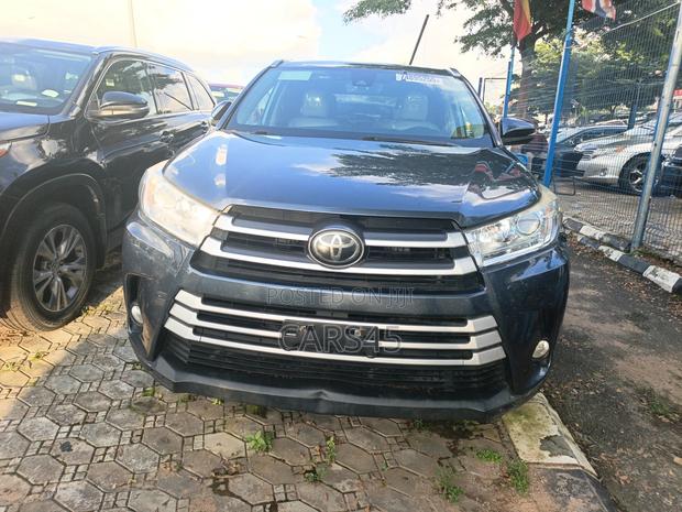 Toyota Highlander 2018 Blue