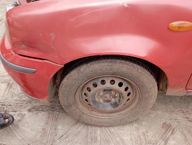 Nissan Micra 1999 Red