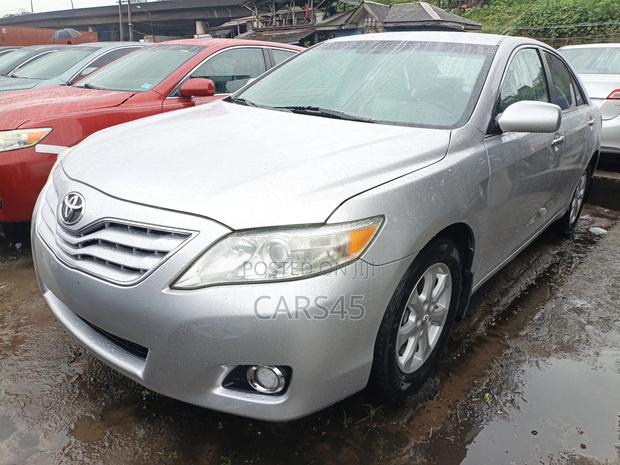 Toyota Camry 2011 Silver
