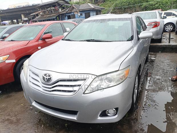 Toyota Camry 2011 Silver
