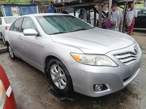 Toyota Camry 2011 Silver