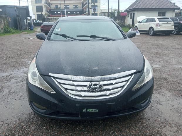 Hyundai Sonata 2011 Black